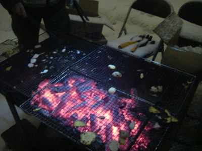 ボランティアスタッフが焼いてくれた焼き芋の画像